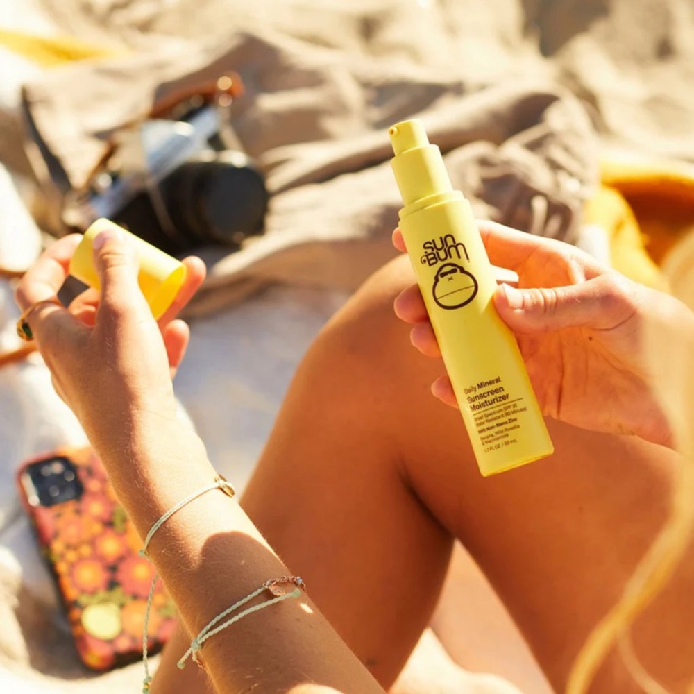 SUN BUM SPF 30 Daily Mineral Sunscreen Moisturizer - Picture 4 of 5